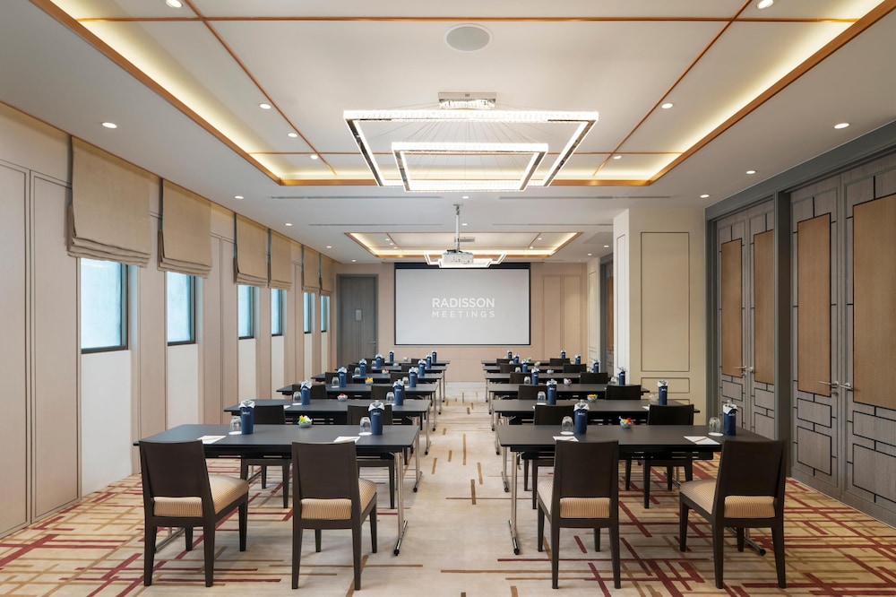 Radisson Hotel Chateau de Bangkok 36/48