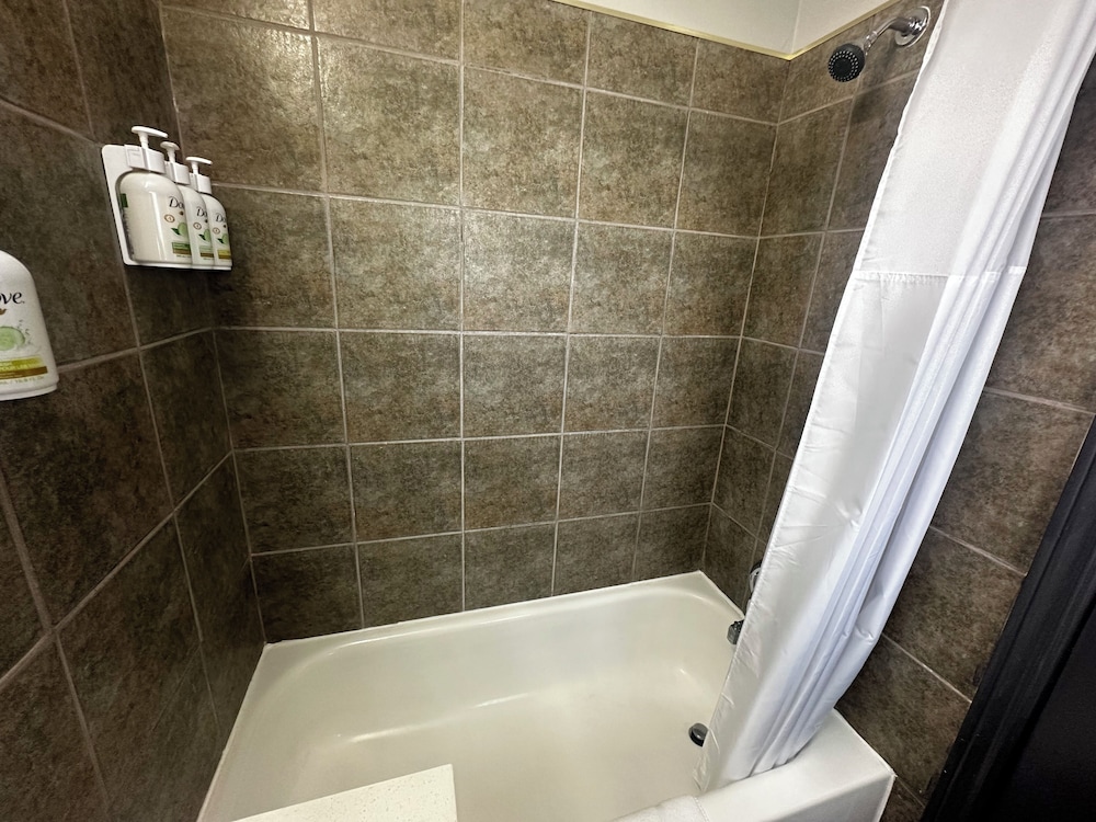 Days Inn & Suites by Wyndham Summerside 33/35