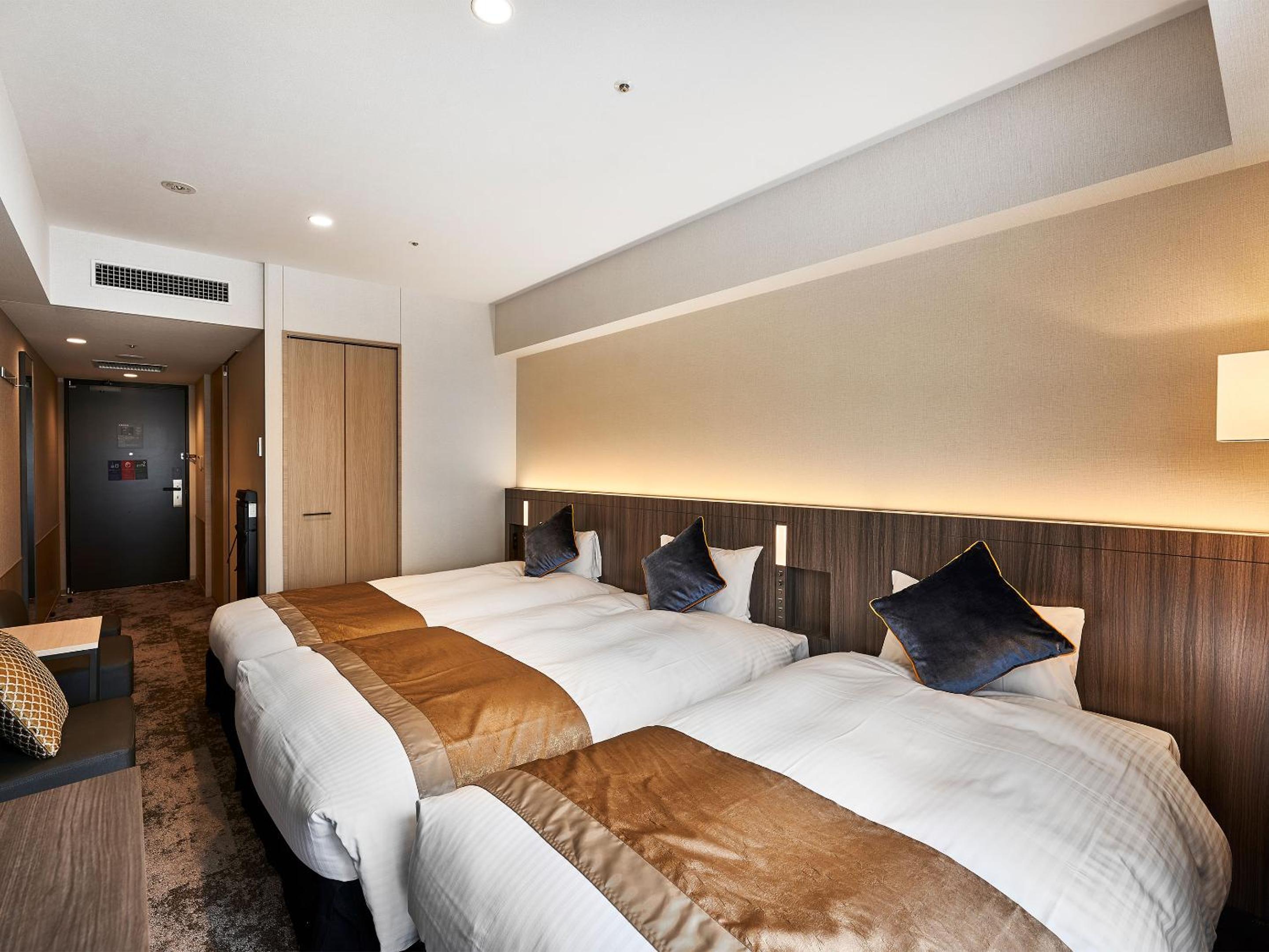 Hollywood Twin with Extra Bed - Non-Smoking
