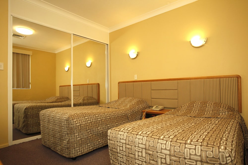 Maclin Lodge 21/36