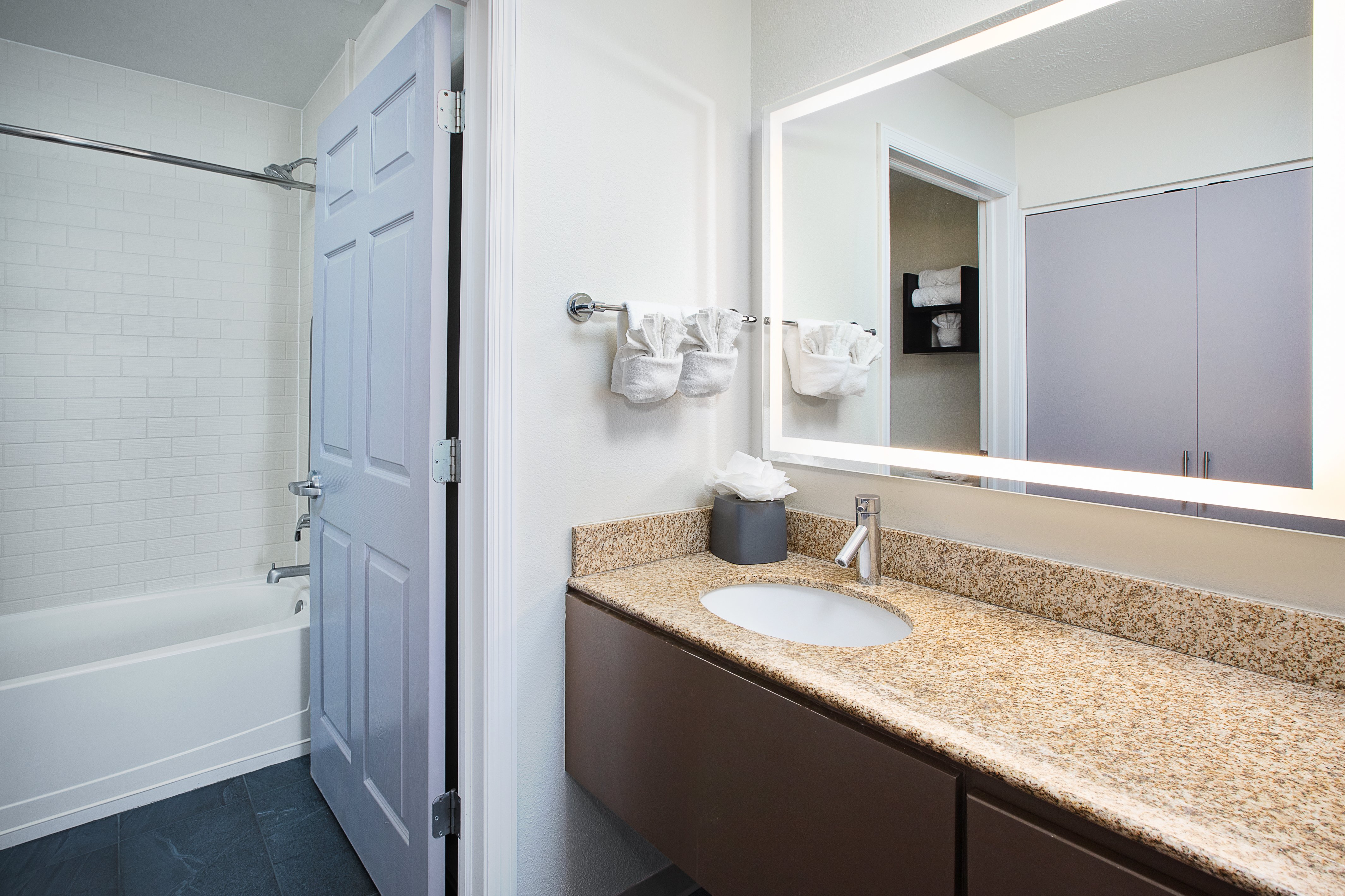 STAYBRIDGE SUITES LINCOLN NORTHEAST 56/59