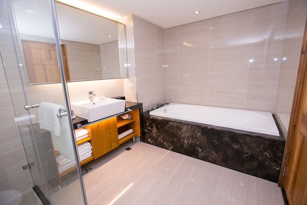 The Richforest Hotel- Sun Moon Lake 50/50