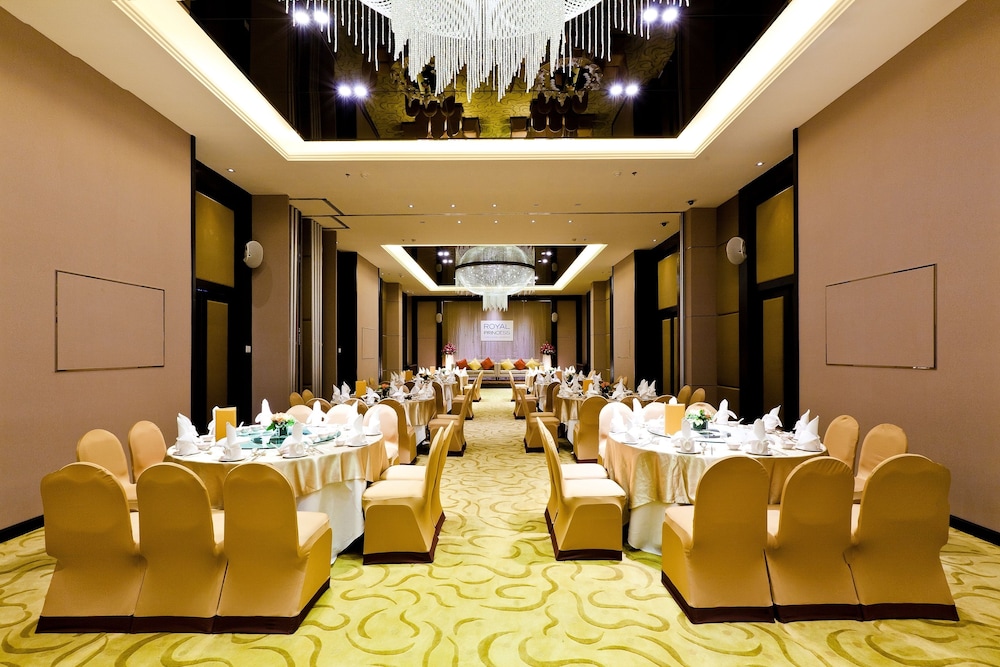 Royal Princess Larn Luang Bangkok Hotel 63/69