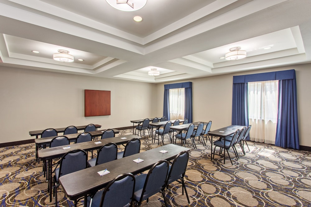 Holiday Inn Express Hotel & Suites Wharton 43/50