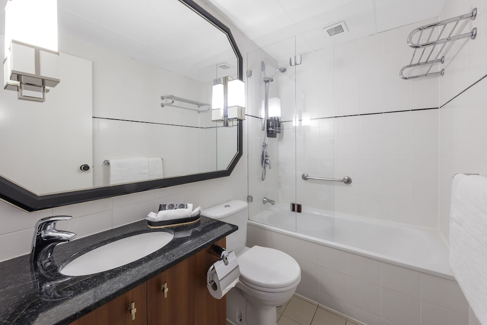 غرفة بسريرين كوين، Ramada by Wyndham Diplomat Canberra 2/3