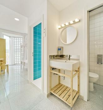 1 Bedroom, Tower, Basic, 2 Double Beds
