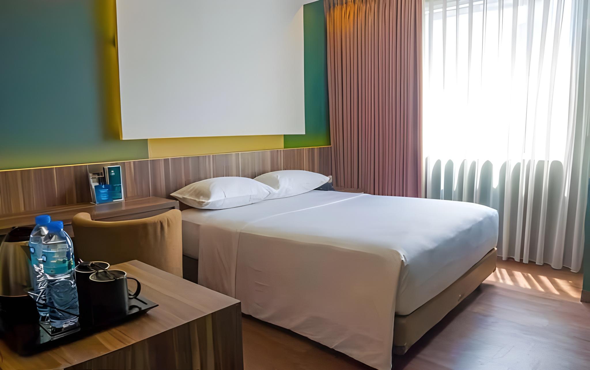 Smart, Superior, Queen Bed، Geary Hotel Bandung 2/2