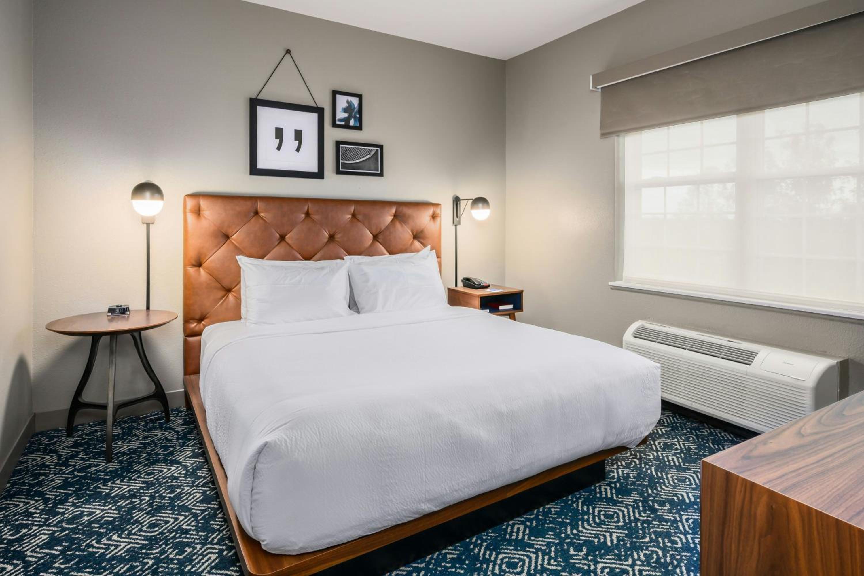 1 Bedroom, Specialty, Suite, King Bed, Sofa, Bathtub