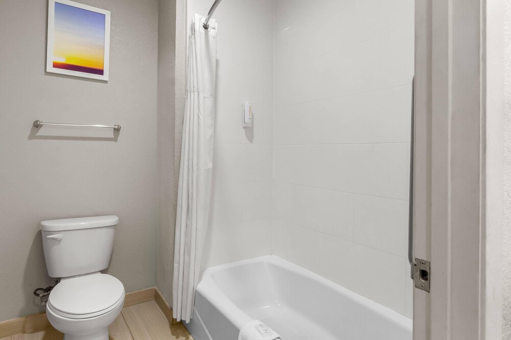Econo Lodge Bryan TX 58/60