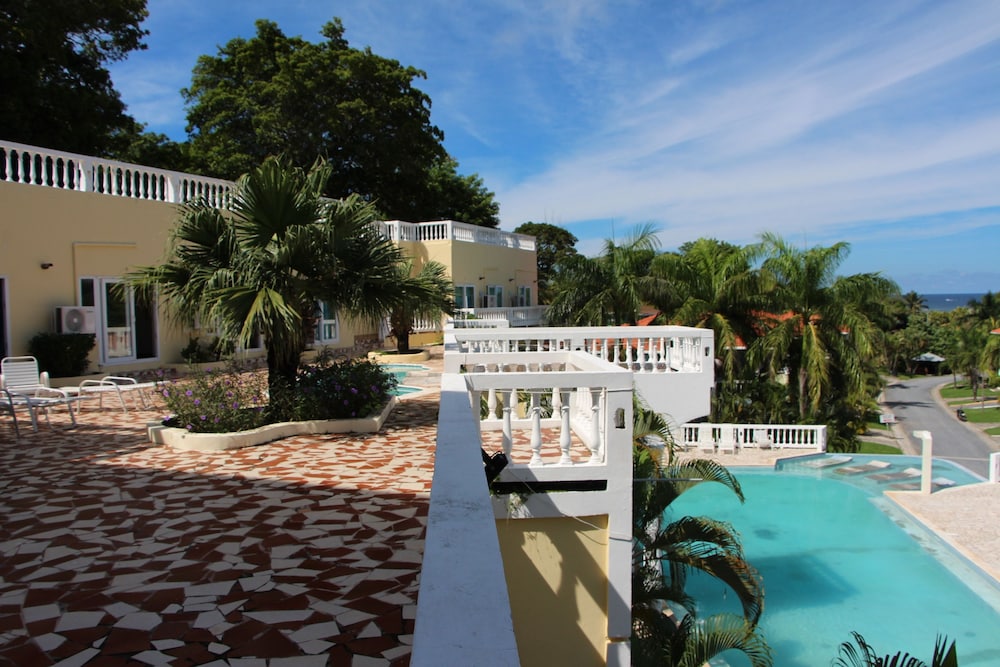 West End Divers Resort 20/28