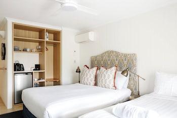 Deluxe, Queen or Single Bed, Street View