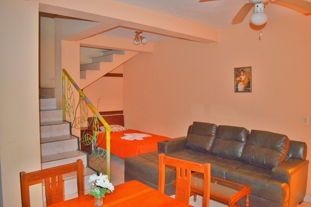 Tres Banderas Hotel 56/71