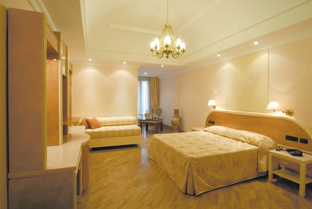 LH Hotel Domus Caesari 12/42