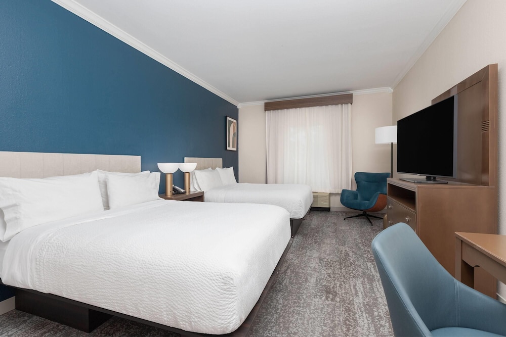 Wyndham Lake Charles 13/49