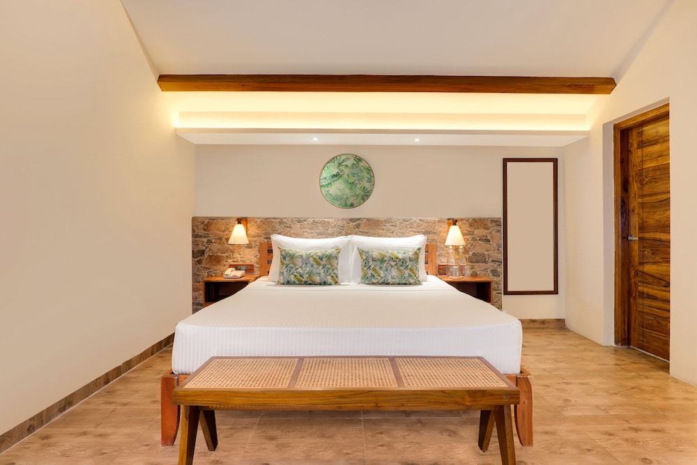 Jungle, Superior, Cottage, King Bed