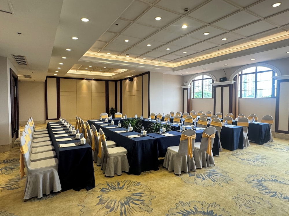 Nanjing Suning Universal Hotel 31/38