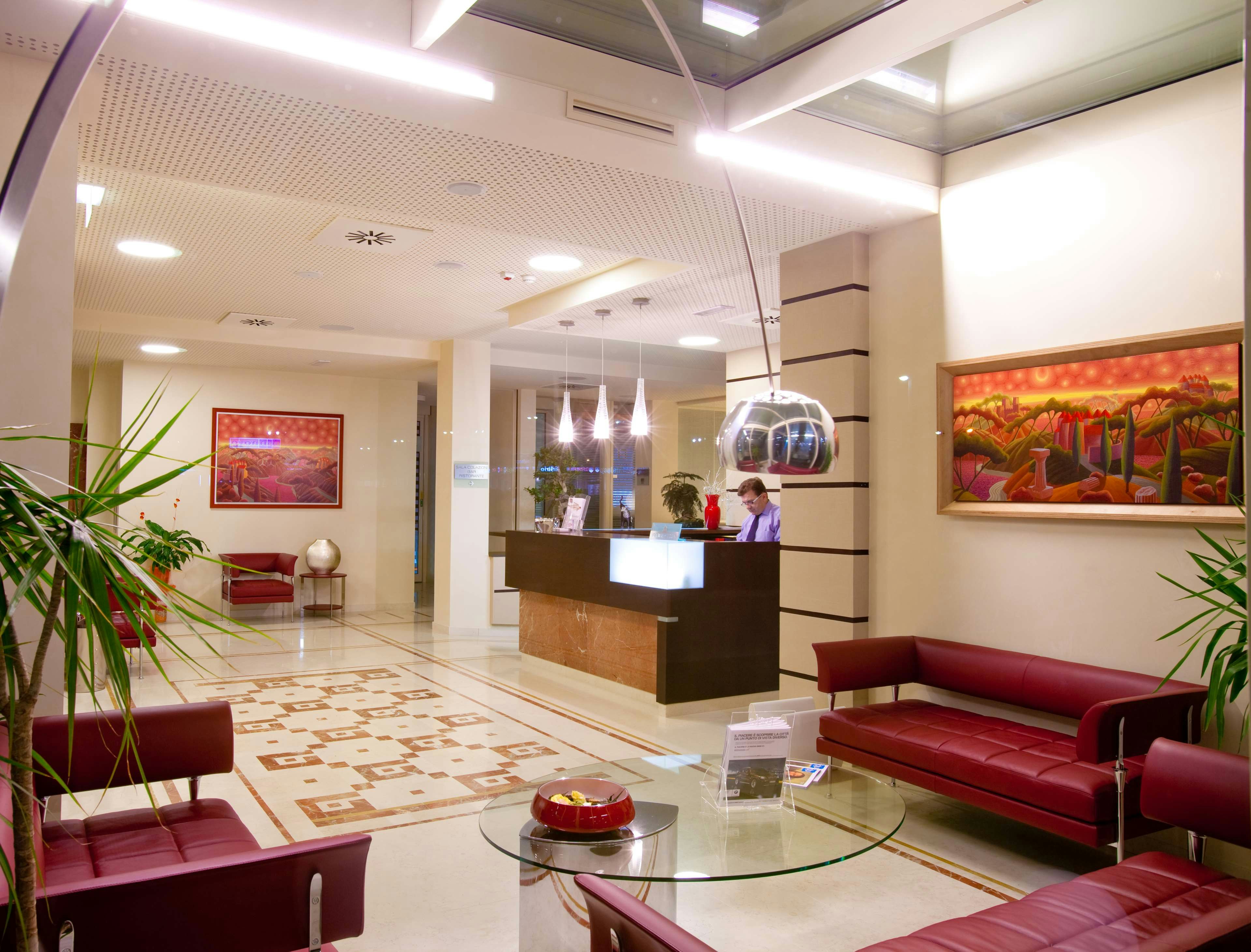 BREAKING BUSINESS HOTEL 4/17