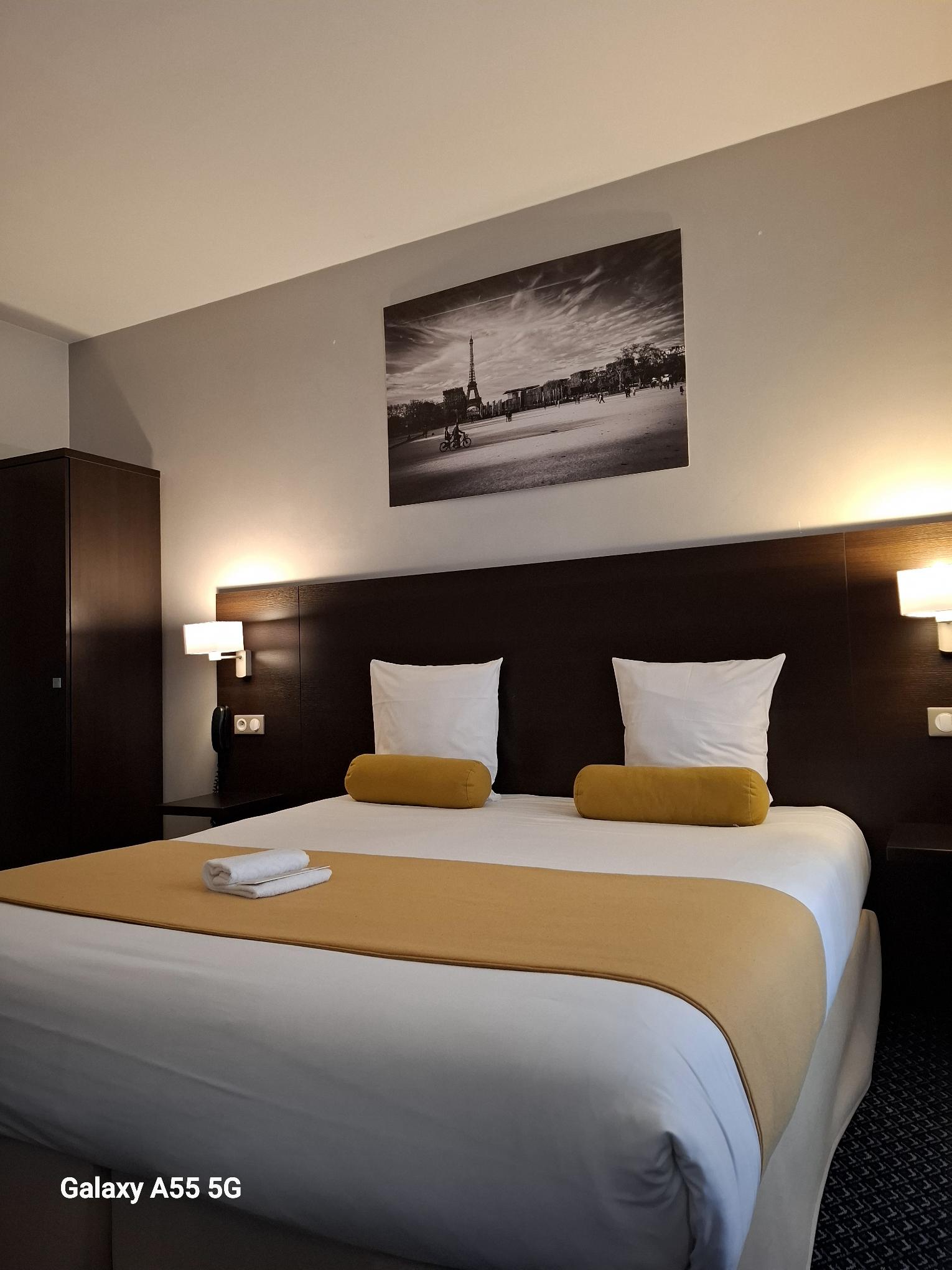 CLASSIC, DOUBLE BED, CITY VIEW