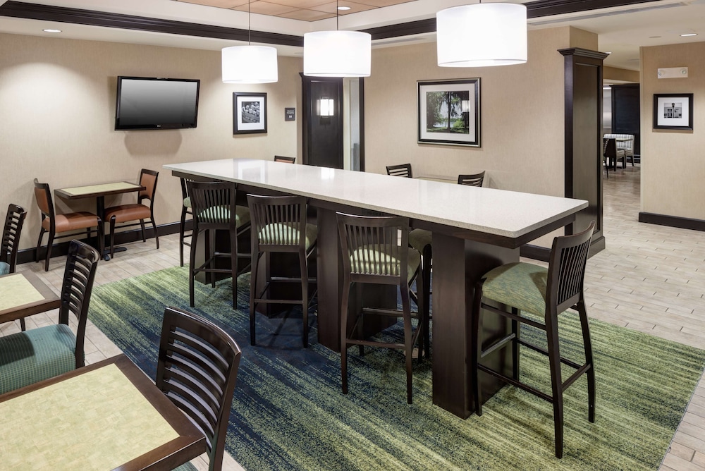 Hampton Inn & Suites Gainesville Downtown 49/55