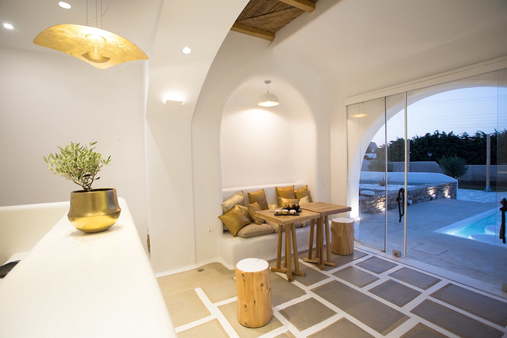 Naxos Euphoria Suites 46/69