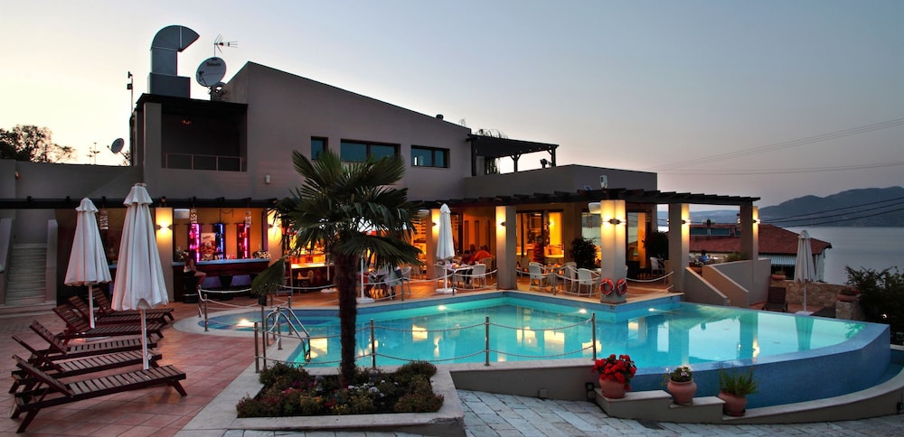 Tesoro Hotel 1/20