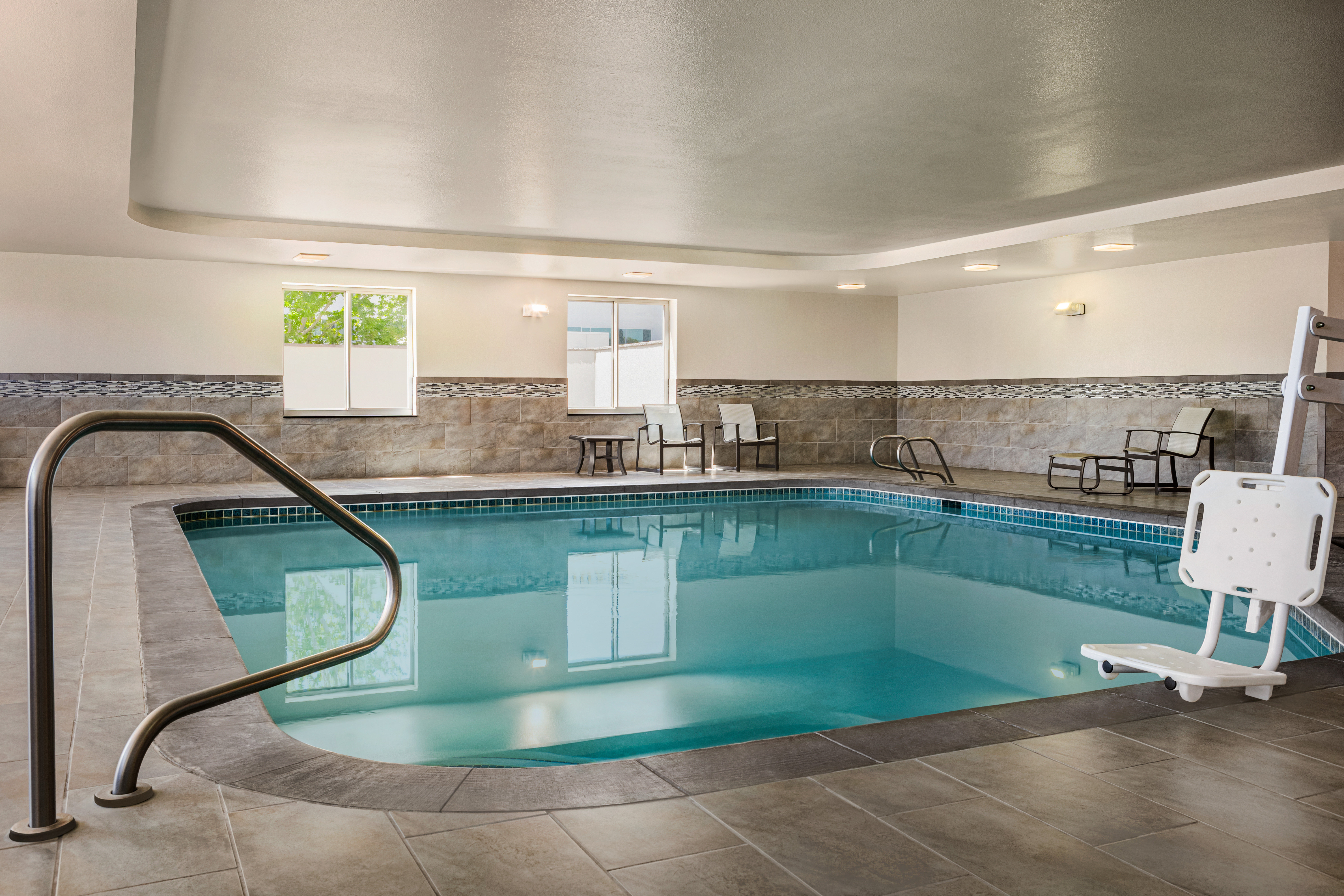 Holiday Inn Express Suites Colorado Springs Central 38/80