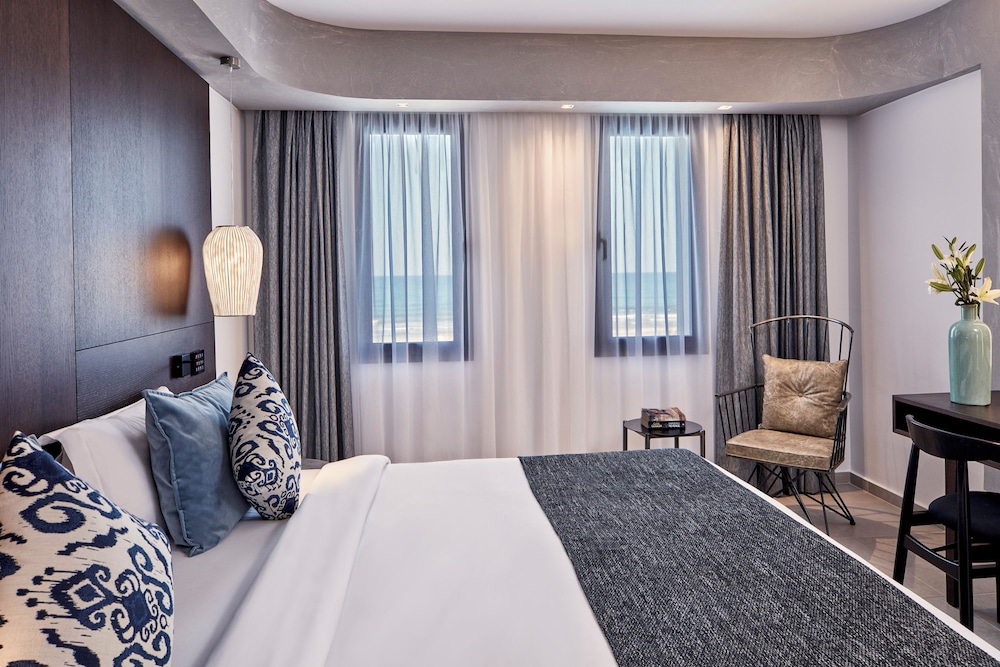 Atlantica Caldera Palace 16/58