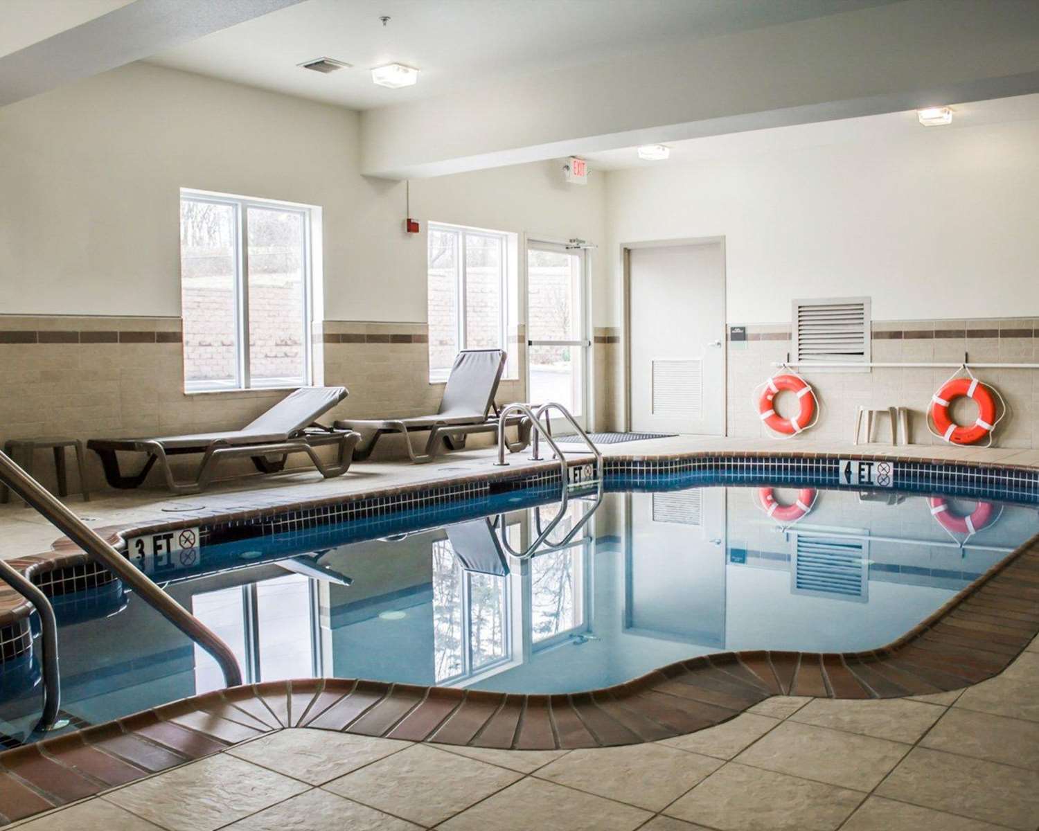 Express Inn & Suites 21/40