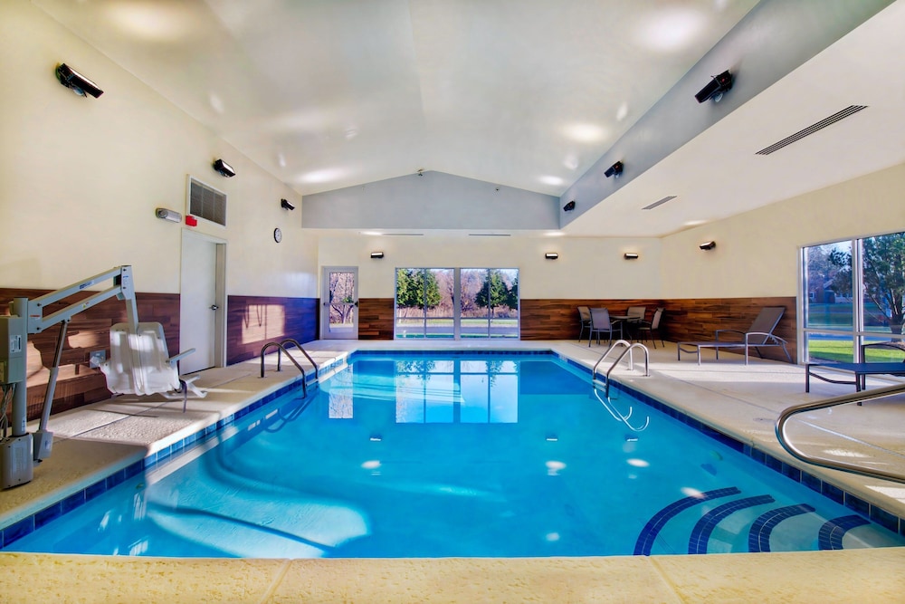 Country Inn and Suites By Carlson, Cortland, NY 18/48