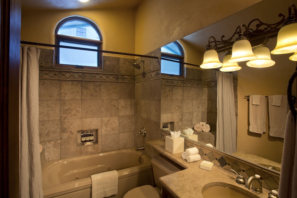 Alpine Village Suites 48/50
