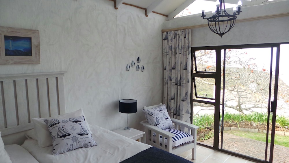 Dutton's Cove Guesthouse 15/50