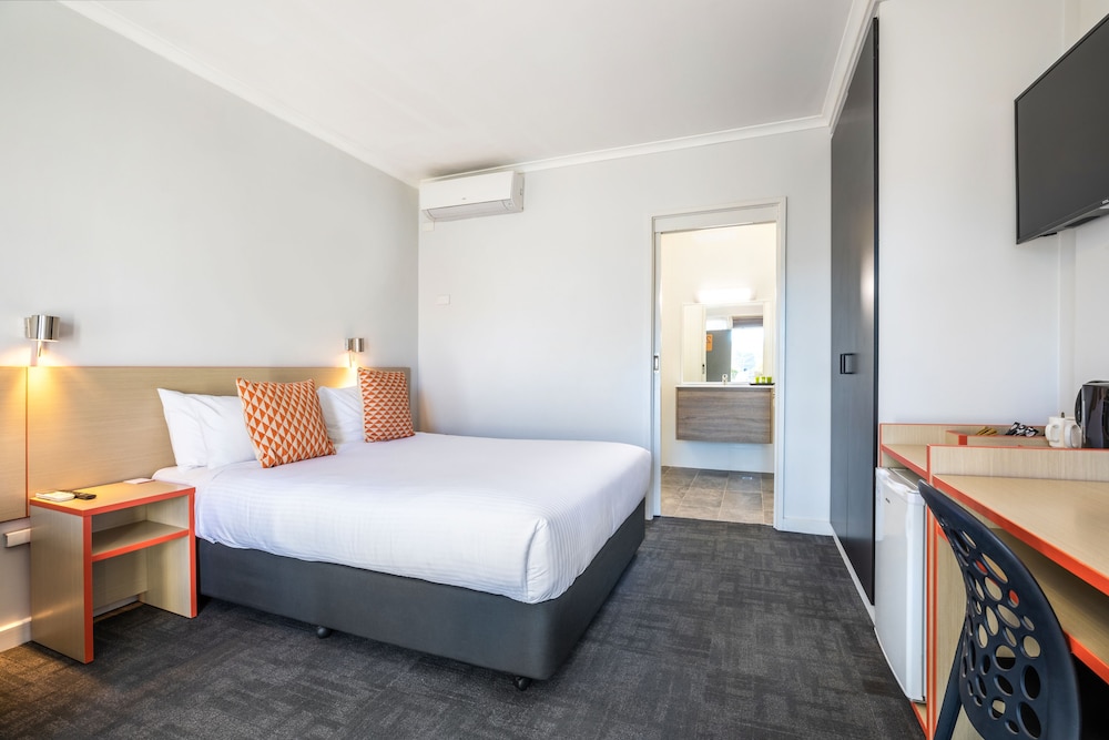 Nightcap at Ferntree Gully Hotel Motel 12/65