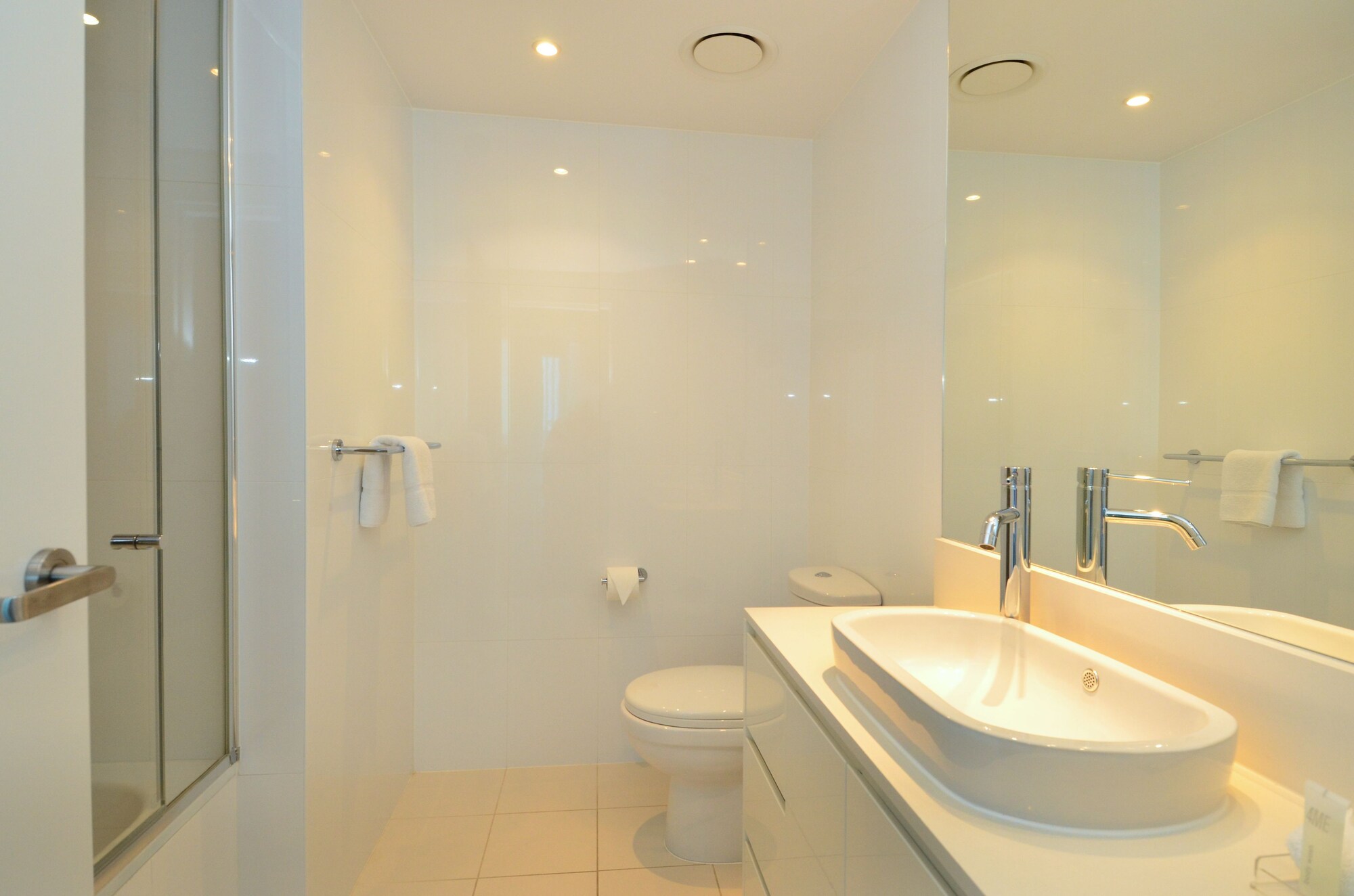 2 Bedrooms, Apartment, King Bed, 2 Bathrooms، Orchid Residences - HR Surfers Paradise 5/5