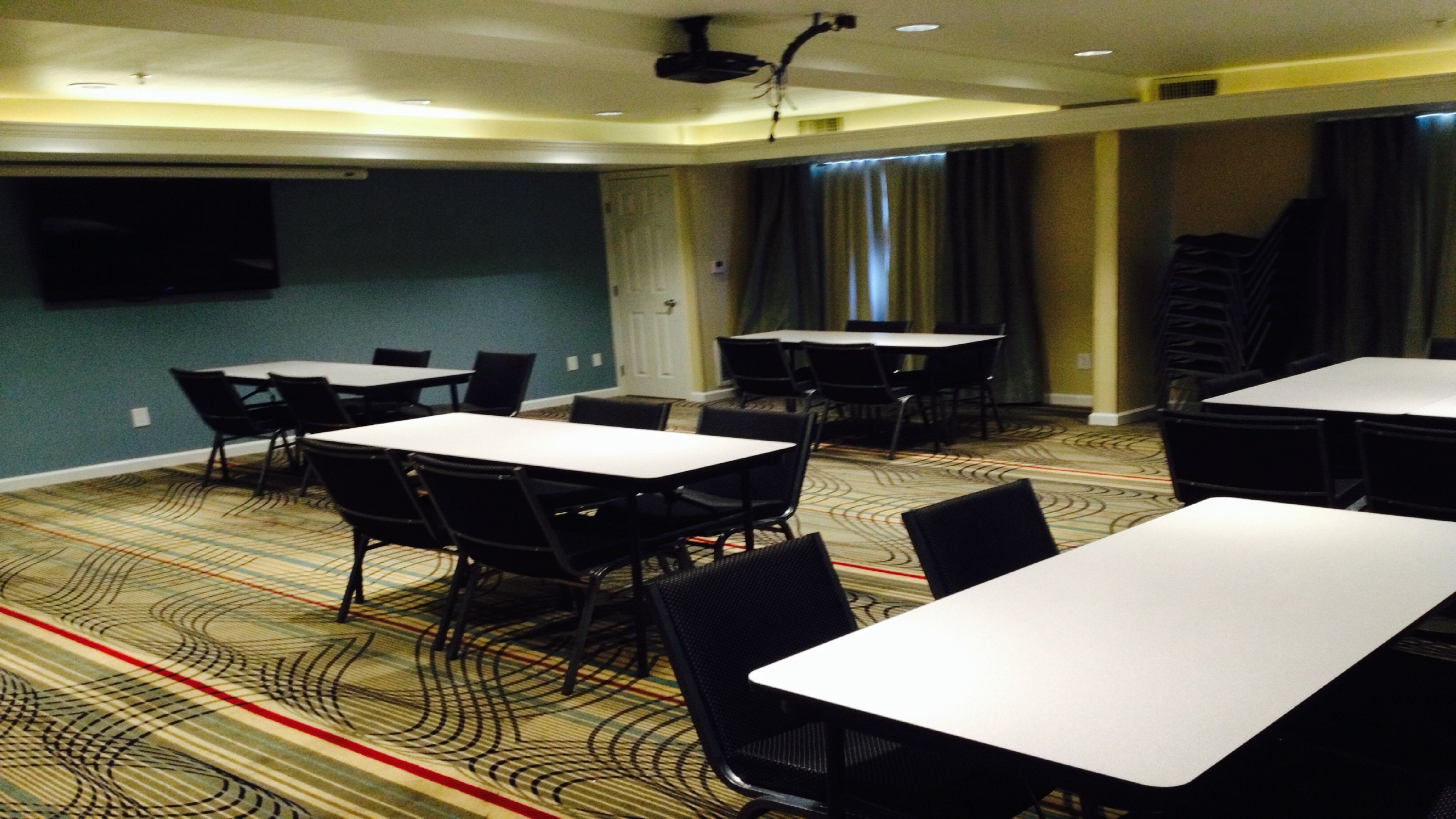 Holiday Inn Express Bakersfield 29/33