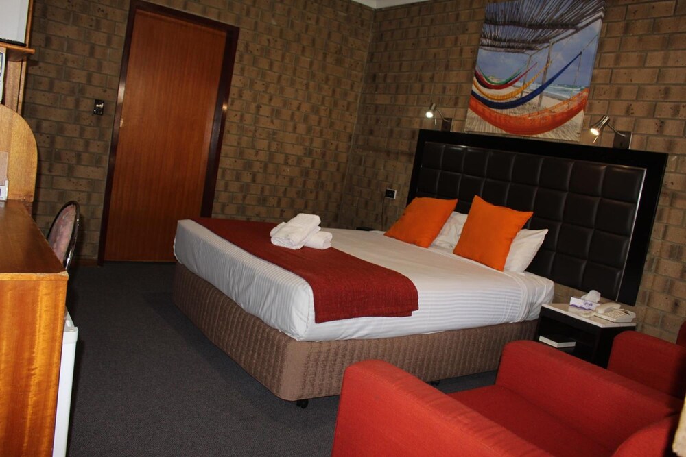 Pavlos Motel 8/39