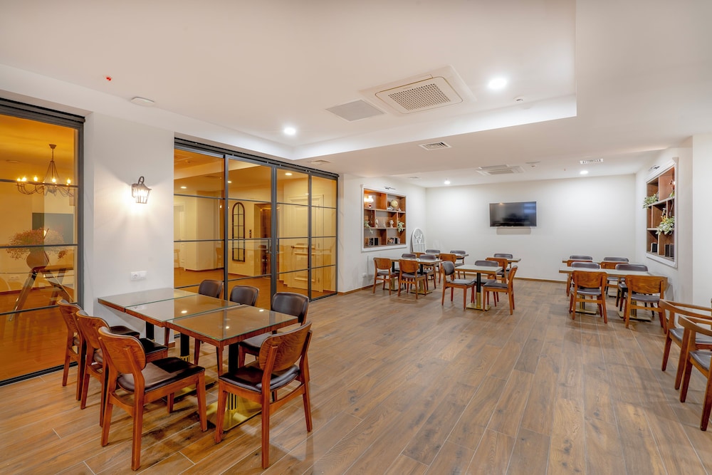 Iris Hotel Tbilisi 46/60