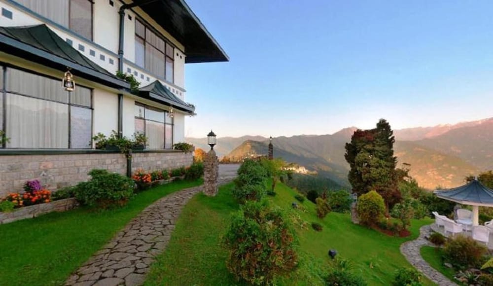 THE ELGIN MOUNT PANDIM, PELLING 25/30