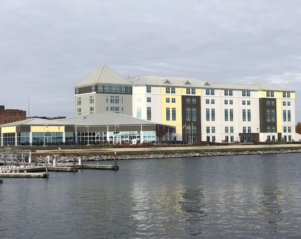 41 Lakefront Hotel, Trademark Collection by Wyndham 43/50