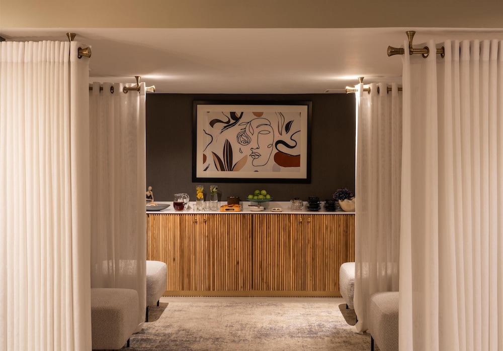 RADISSON BLU HOTEL NAIROBI UPPER HILL 10/77