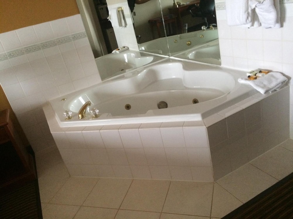 Foxwood Inn and Suites 35/38