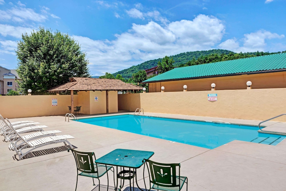 Days Inn by Wyndham Cherokee Near Casino 7/20