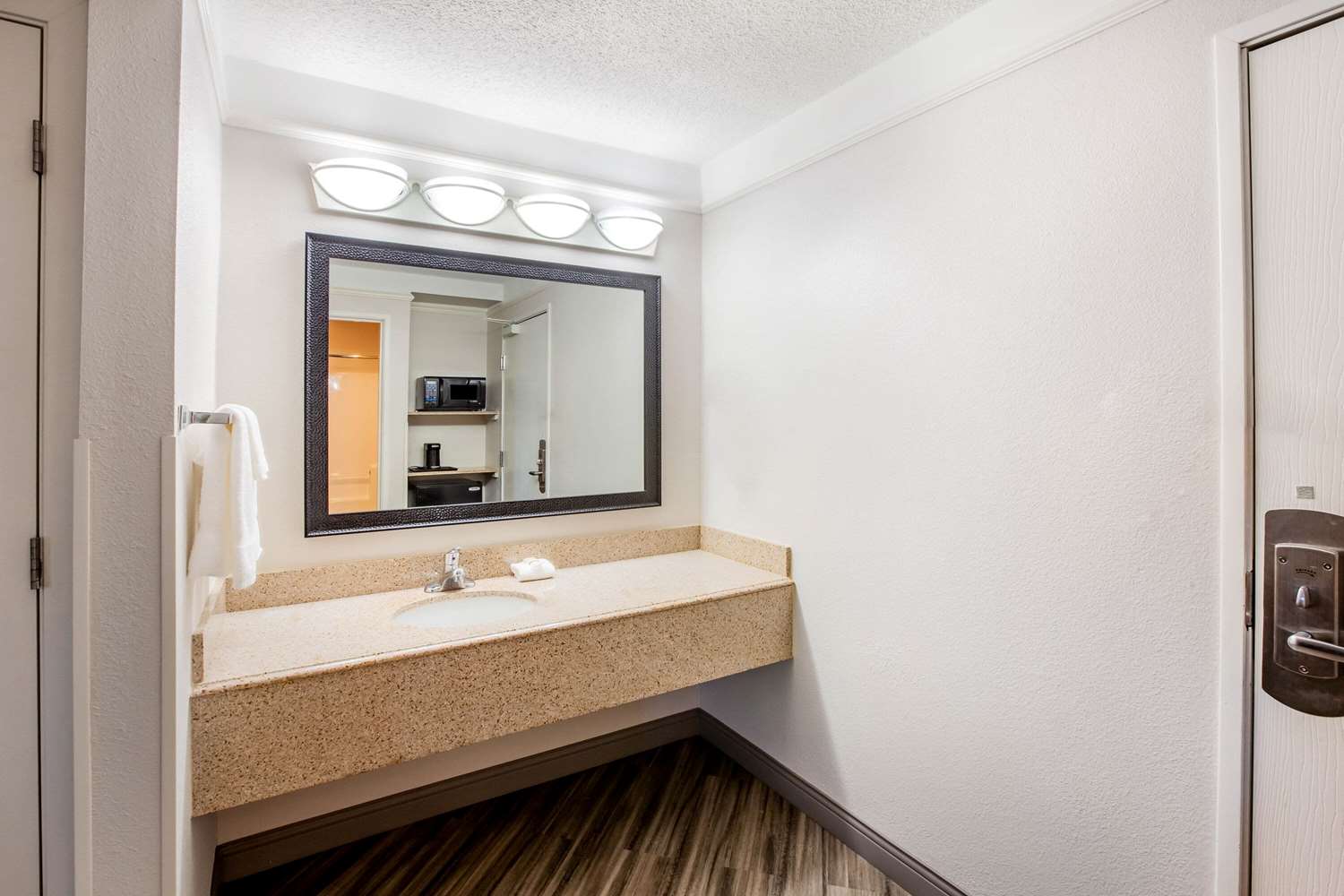 La Quinta Inn & Suites by Wyndham Houston Baytown East 45/47