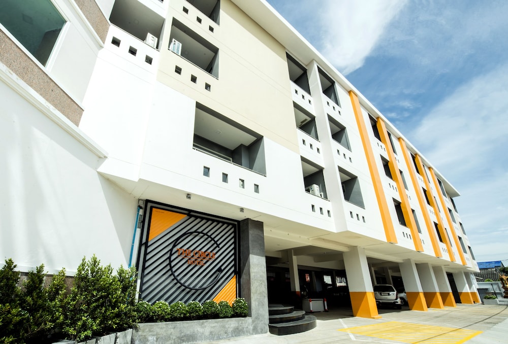 The Circle Hotel 3/64