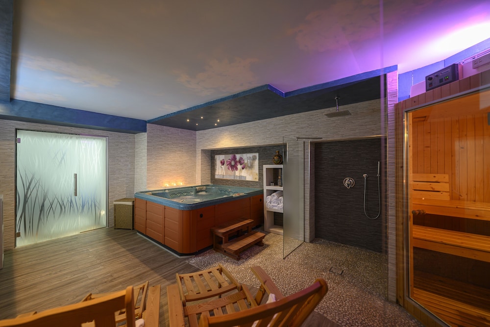 Hotel Riviera 24/50