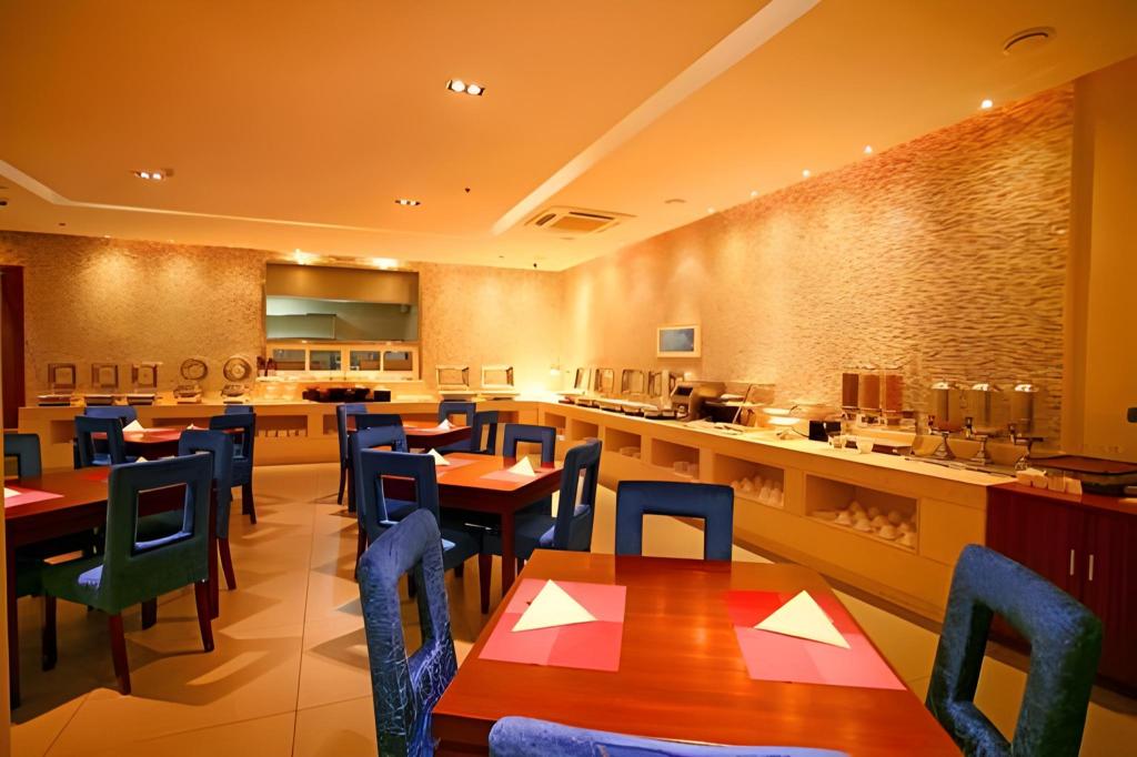 Yitel (Xiamen Zhongshan Road Pedestrian Street Seaview) 18/24