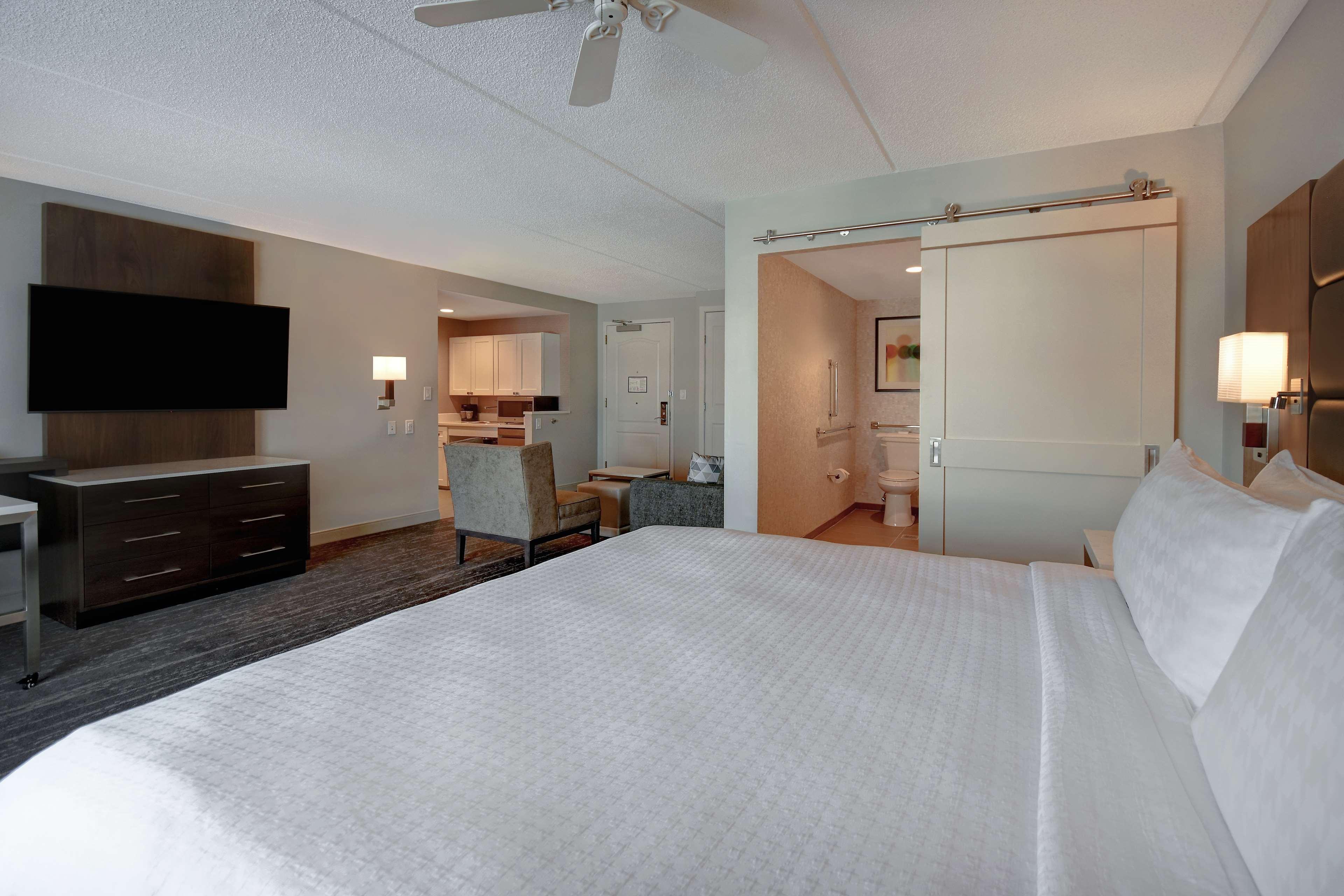 SUITE, 2 KING BEDS, ACCESSIBLE