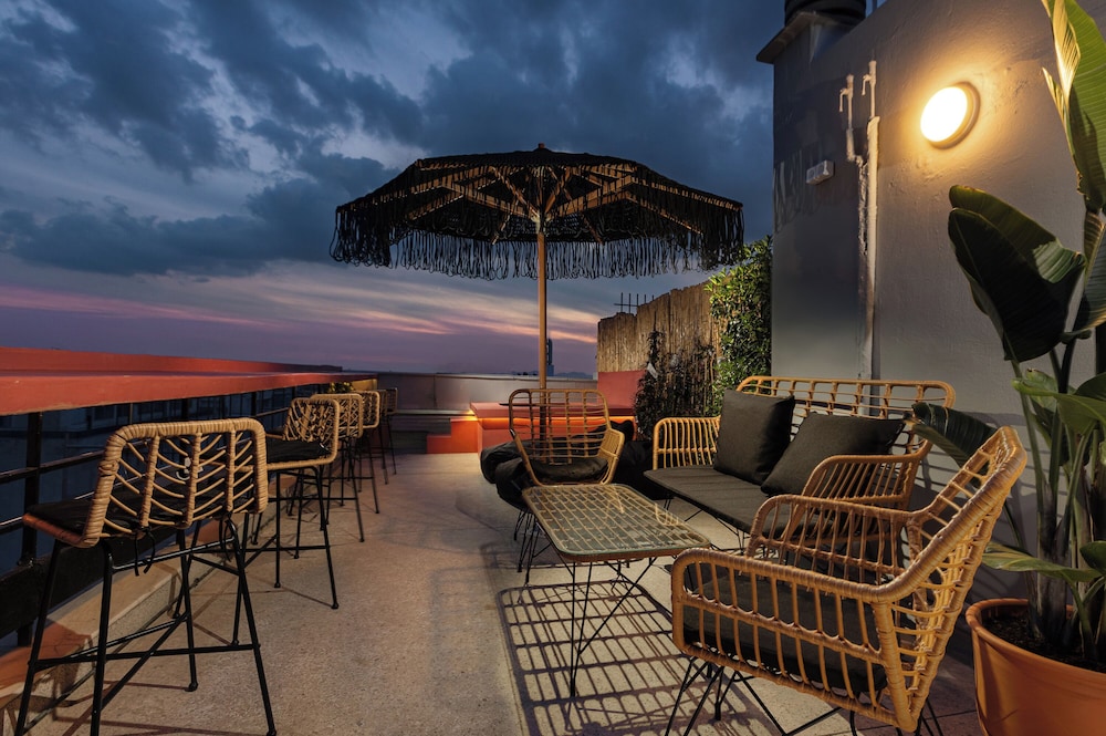 Athens Odeon Hotel 48/69