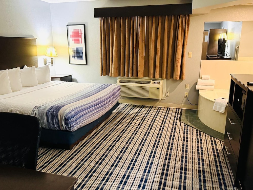 AmericInn by Wyndham Ames 17/49