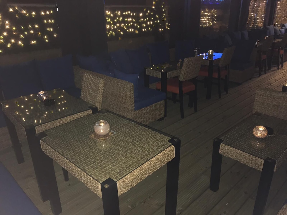 Heathrow Inn 50/56
