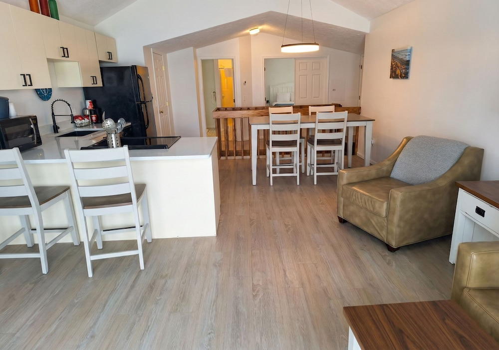 Pointes North Beachfront Hotel 55/72
